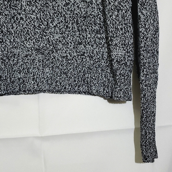Divided by H&M Black and White Acrylic Knit Long Sleeve "Cropped" Sweater -Small - Picture 5 of 14